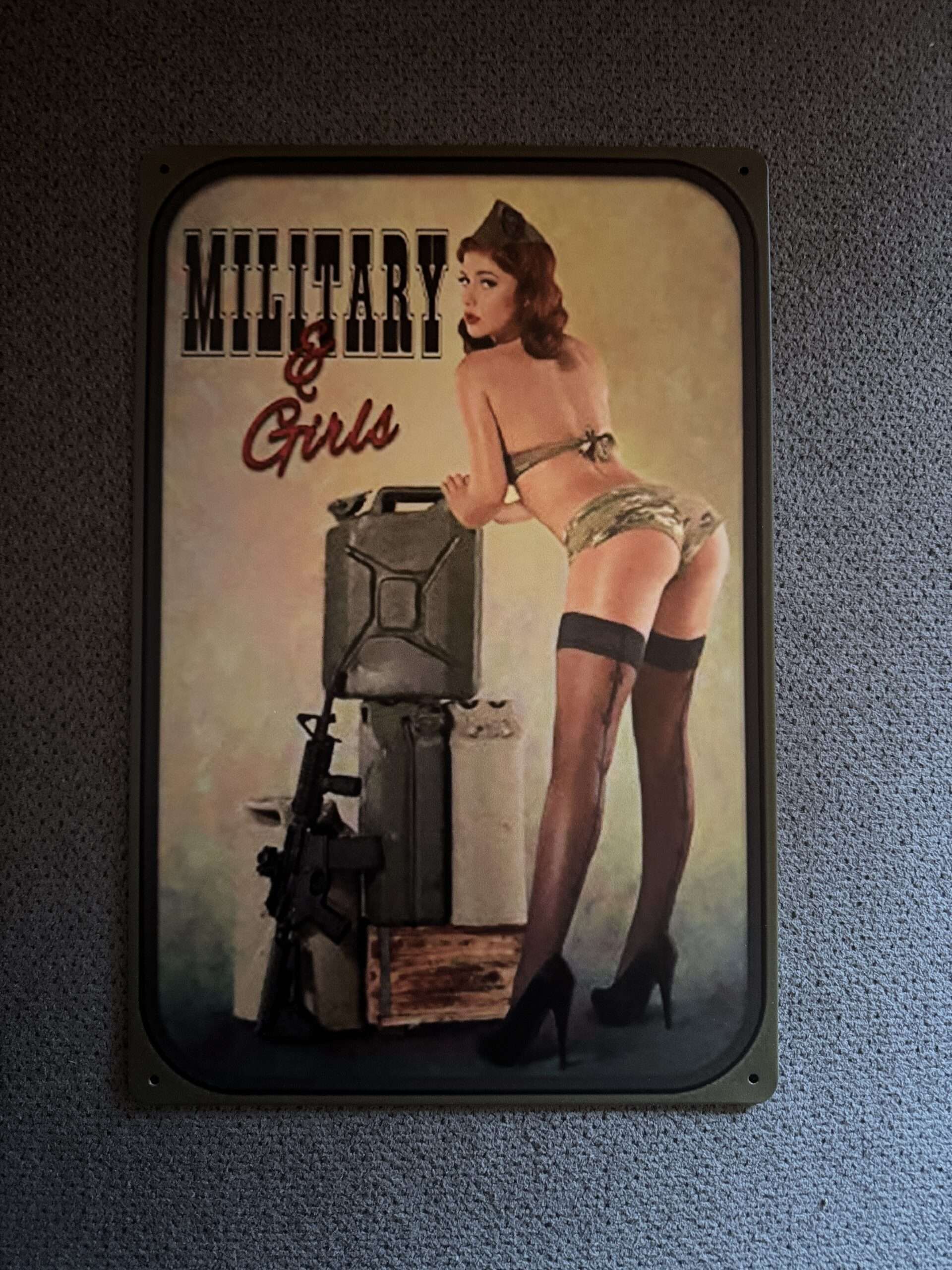 MILITARY GIRLS